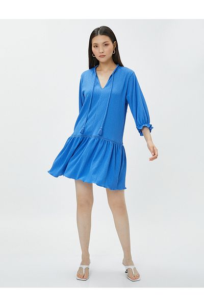 Koton Prächtiges Minikleid mit Kragen und Quasten