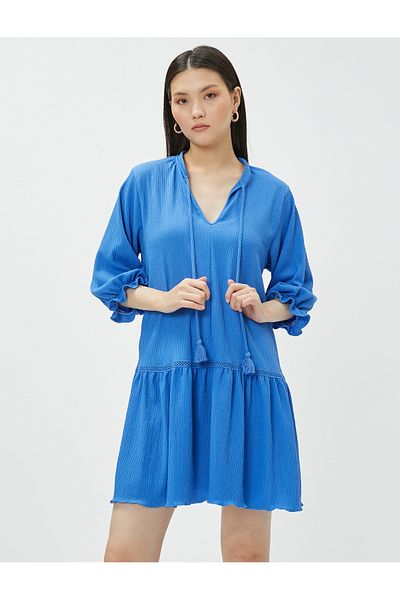Koton Prächtiges Minikleid mit Kragen und Quasten