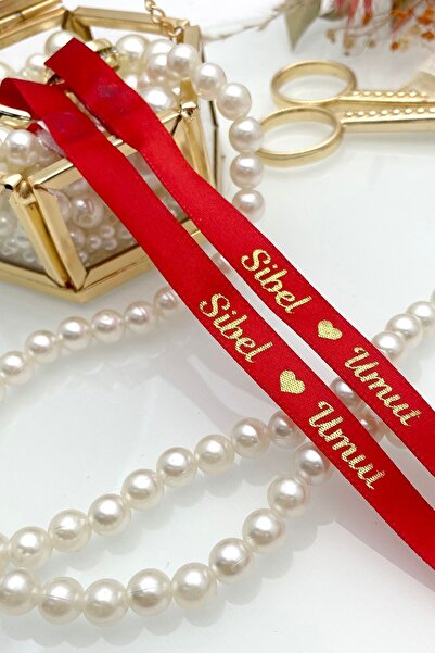 HEDİYE35 İncili Söz Nişan Yüzük Kurdelesi (DÖKÜLEN INCİ - ALTIN YAZI) Kırmızı...