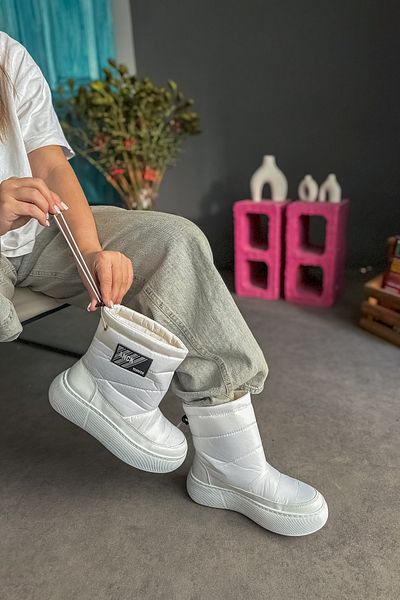 SHOEBELLAS Arow White Flat Label Detailed Women's Boots