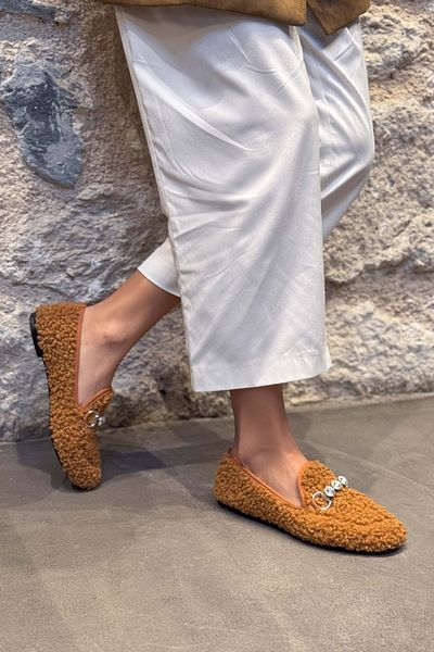 NİŞANTAŞI SHOES Γυναικείες μπαλαρίνες Neva Brown Feather Stone Λεπτομέρεια επίπεδη σόλα