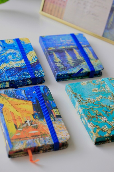 Nova Crafts مجموعة ملاحظات صغيرة مذهبة تحت عنوان Van Gogh مكونة من 4 قطع / حامل ملاحظات