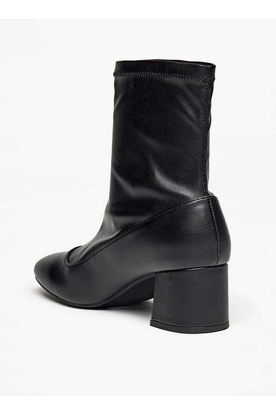 Flora Bella by Shoexpress حذاء الكاحل Flora Bella Solid Slip-On ذو الكعب العريض