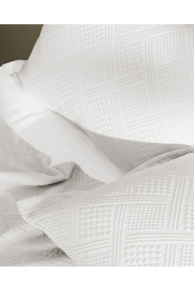 Madame Coco Triangle Çift Kişilik Yatak Örtüsü - Beyaz