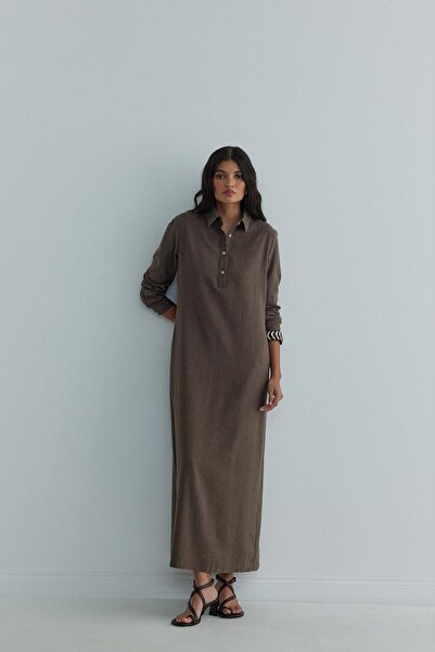 Suud Collection Krásne hnedé šaty s polo výstrihom
