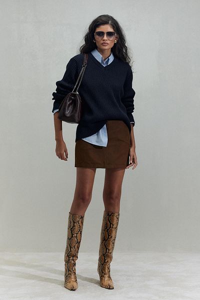 Suud Collection Navy Blue Role V-Neck Sweater