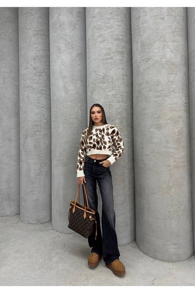 İLKCET MODA Изрязан пуловер с леопардови шарки