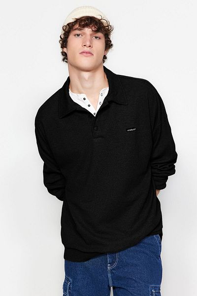 Trendyol Collection Schwarzes Herren-Sweatshirt aus strukturierter Baumwolle in Übergröße/Breitschnitt mit Polokragen TMNAW24SW00224