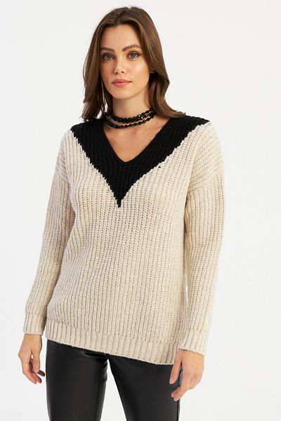 Cool & Sexy Women's Ecru-Black V-Neck Knitwear Sweater Smt2434