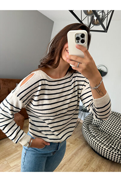 İzel Benli Butik Omuz Dekolteli Merserize Triko