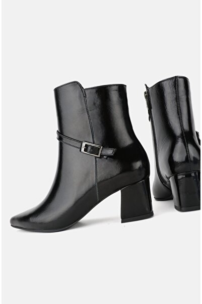 TUNAELLİ KADIN SİYAH RUGAN HAKİKİ DERİ 35-41 NUMARA KISA TOPUKLU SİVRİ BURUNLU BOT & BOOTİE