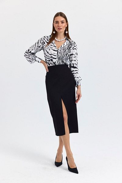 Tuba Butik Slit Straight Cut Black Midi Skirt