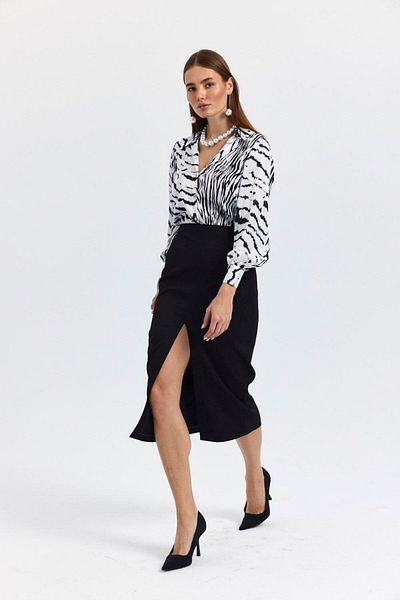 Tuba Butik Slit Straight Cut Black Midi Skirt
