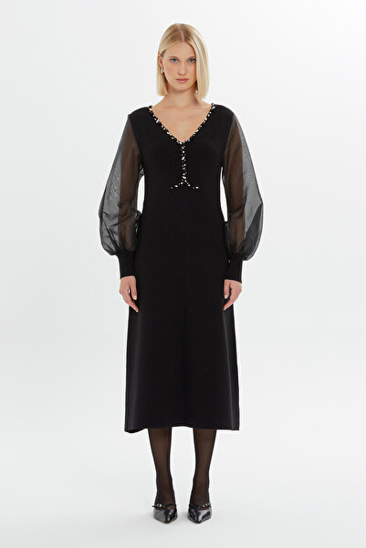 GİZİA Yakası İşlemeli Önden Yırtmaçlı Midi Boy Siyah Elbise
