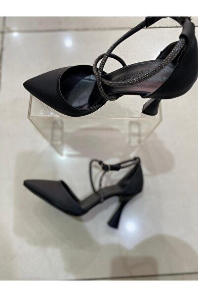 Metin Ayakkabı حذاء سيتيليتو نسائي أنيق للغاية مصنوع من الساتان والأحجار بالل...