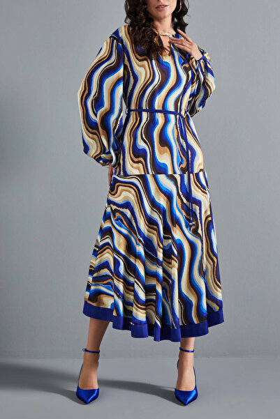 SERPİL Soyut Dalgalı Desenli Şifon Kollu Yüksek Yaka Midi Boy Saks Elbise 37204