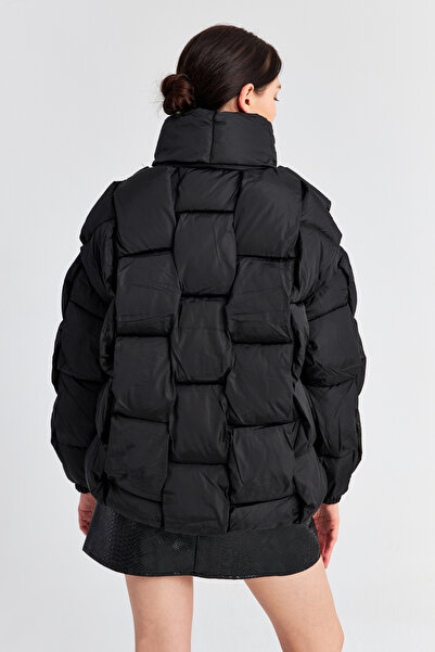 Ecrou Dámský oversize puffer kabát s černým čtvercovým vzorem