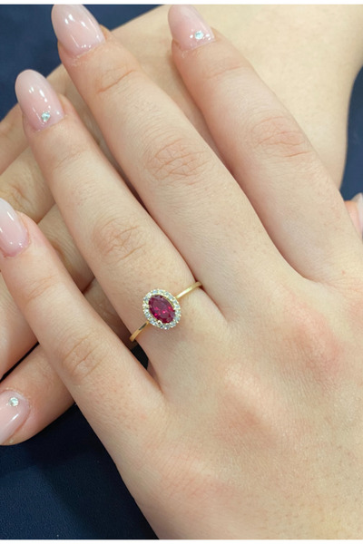 Hepimitu Yakut Renkli Taşlı Altın Yüzük