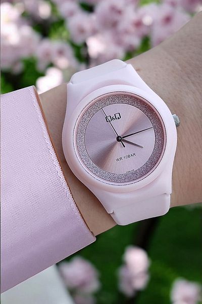 Q&Q 10 Atm Waterproof Silvery, Pink Girl's Wristwatch with Silicone Strap