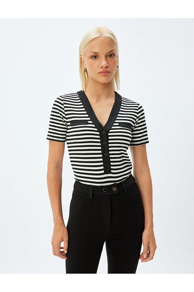 Koton Tricou slim cu decolteu în V cu contrast de culoare - mâneci scurte și nasturi