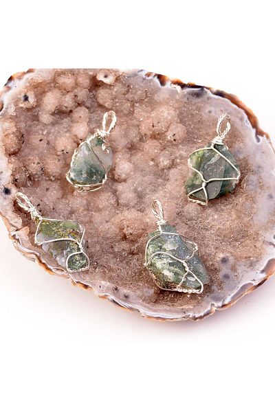 Taş Sandığı Raw Moss Agate Stone Necklace - Wire Wrapped