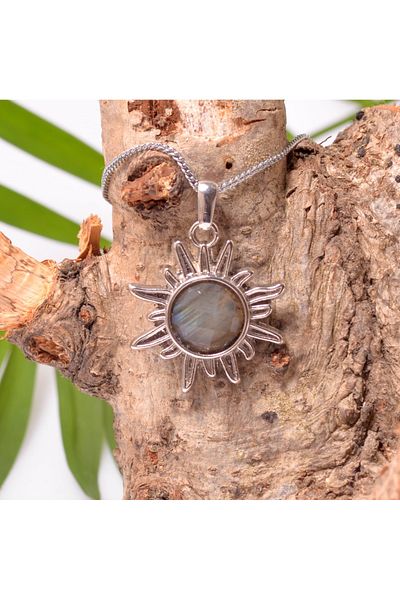 Taş Sandığı Labradorite Stone Sun Necklace