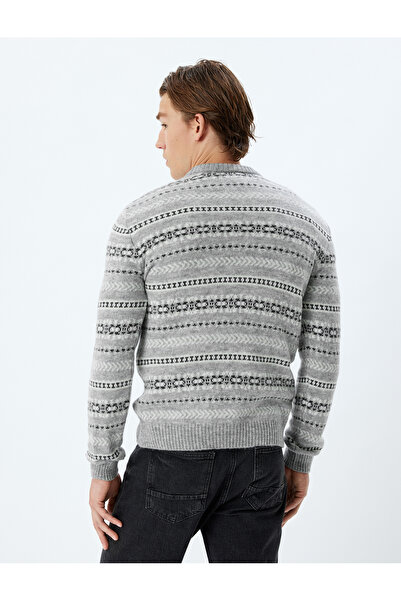 Koton Gemusterter Winterstrickpullover mit Rundhalsausschnitt