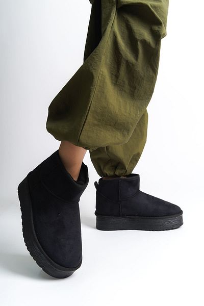 COCCO CROSS Γυναικείες μπότες AMELIA Black Suede - Χωρίς κορδόνια, επίπεδη και χοντρή σόλα, γούνινο εσωτερικό, κοντό