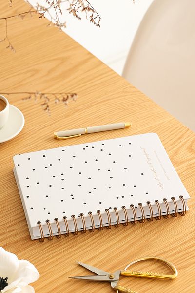 Matt Notebook جدول أعمال يومي حلزوني لعام 2025 - 16x24 سم 12 شهرًا منقط