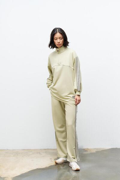 Basicpark Light Khaki Women's Sweatshirt - Stand Collar, Half Zipper, Label Detail, Comfortable Cut and Stripe Detail