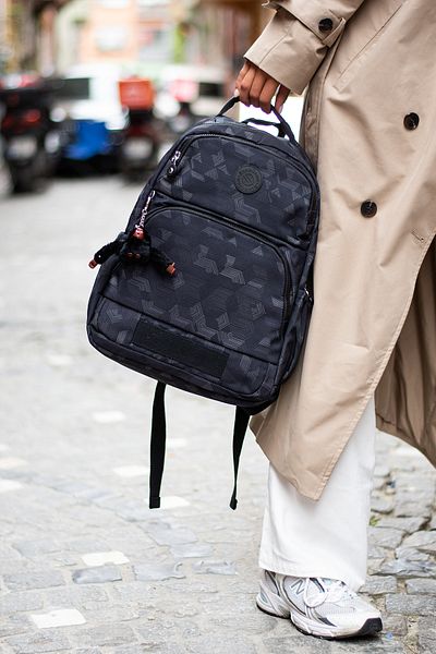 Çanta Trend Sanmorris Unisex Αδιάβροχο ύφασμα με θήκη φορητού υπολογιστή 3 θέσεων Μαύρο έγχρωμο σχολικό σακίδιο ταξιδιού