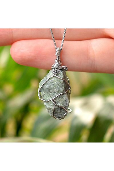 Taş Sandığı Raw Jade Stone Necklace - Wire Wrap ( Nephrite Green )