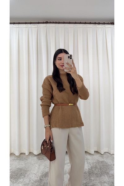 HAZELANNA Short Beard Milk Coffee Sweater