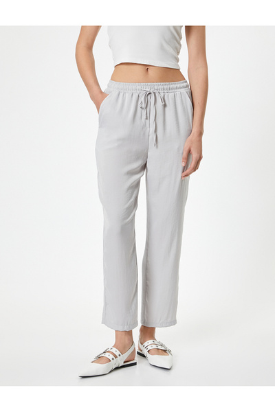 Koton Mini Şort Kemer Detaylı Cepli Viskon Kumaş