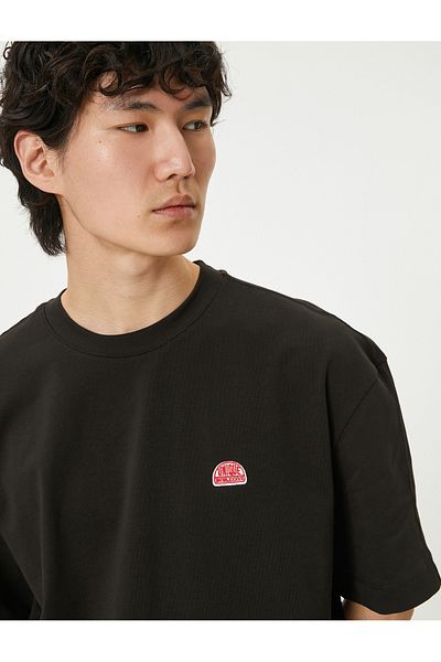 Koton Übergroßes bedrucktes T-Shirt mit Rundhalsausschnitt und kurzen Ärmeln
