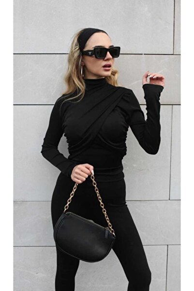 Maison La Femme بلوزة رملية بأكمام طويلة مجمعة بنصف رقبة سوداء