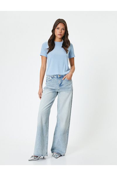 Koton Tričko s krátkým rukávem a výstřihem s žebrovaným střihem slim fit