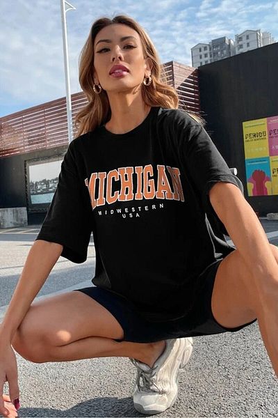 Moda Glo Дамска черна тениска с надпис Michigan с принт