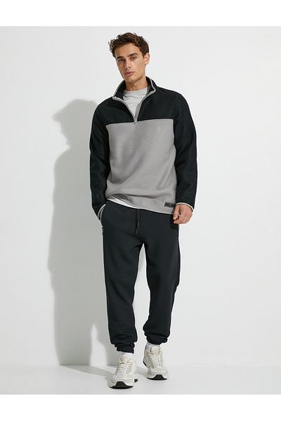 Koton Polar-Sweatshirt mit halbem Reißverschluss, Farbblock-Slogan im Detail