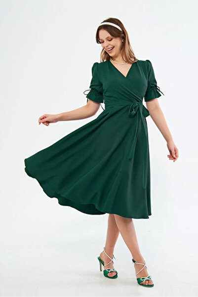 RURIS Kadın Zümrüt Yeşili Kısa Kollu Kruvaze Yaka Kuşaklı Midi Boy Abiye Mezu...