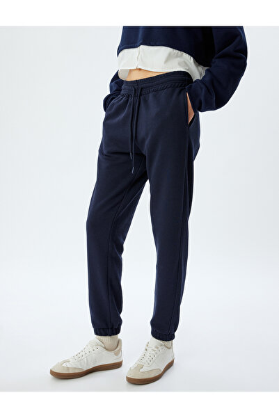 Koton Jogger Eşofman Altı Cep Detaylı Beli Bağcıklı Nervürlü Rahat Kalıp