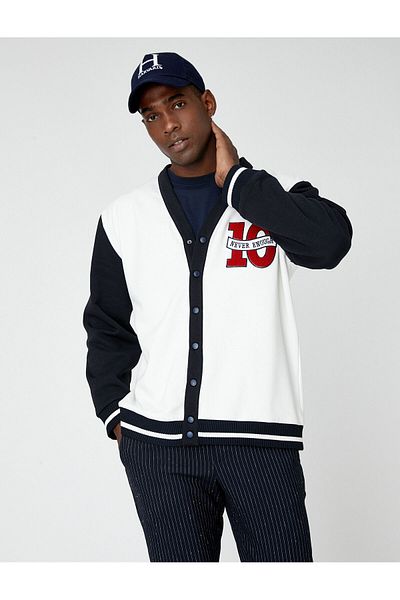 Koton Strickjacke mit College-Print und Druckknöpfen