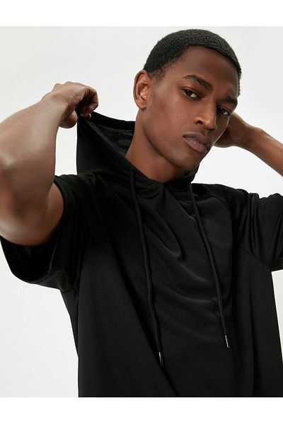 Koton Kurzärmliges Sport-T-Shirt mit Kapuze – Raglan-Details