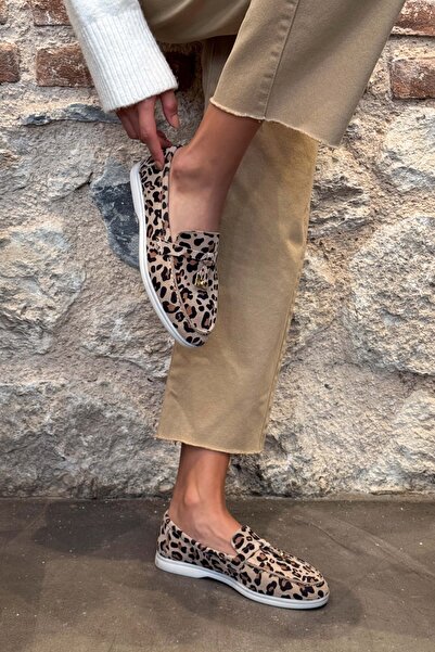 NİŞANTAŞI SHOES حذاء باليرينا نسائي من الجلد الطبيعي بنقشة الفهد باللون البيج...