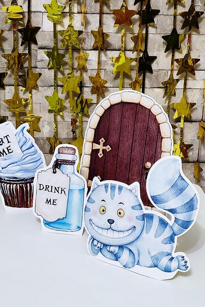 PEKSHOP Σετ πάνελ γενεθλίων με θέμα Alice in Wonderland - Πανόλα με πόδια και επιτραπέζια