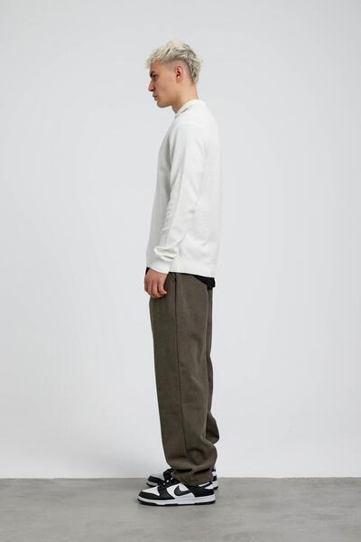 NOMARC Екрю Білий комір Детальний трикотаж