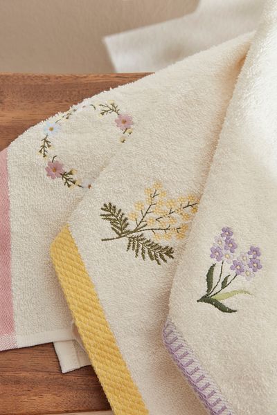 Karaca Home Rosy 3-Piece Embroidered Hand Towel Set