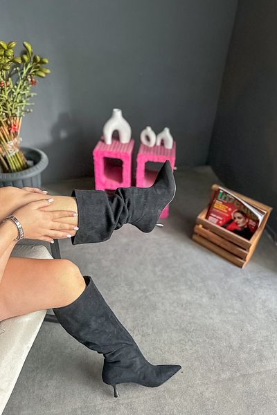 SHOEBELLAS Λεπτομερείς γυναικείες μπότες Caleb Black Suede Gathered