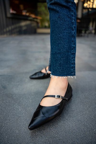 LAMİNTA Astana Black Pointed Toe Buckle Detailed Shiny Leather Women's Ballerinas