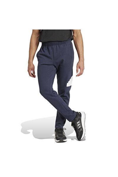 adidas Férfi Future Icons Sport sötétkék melegítőnadrág IW8584 jelvénye